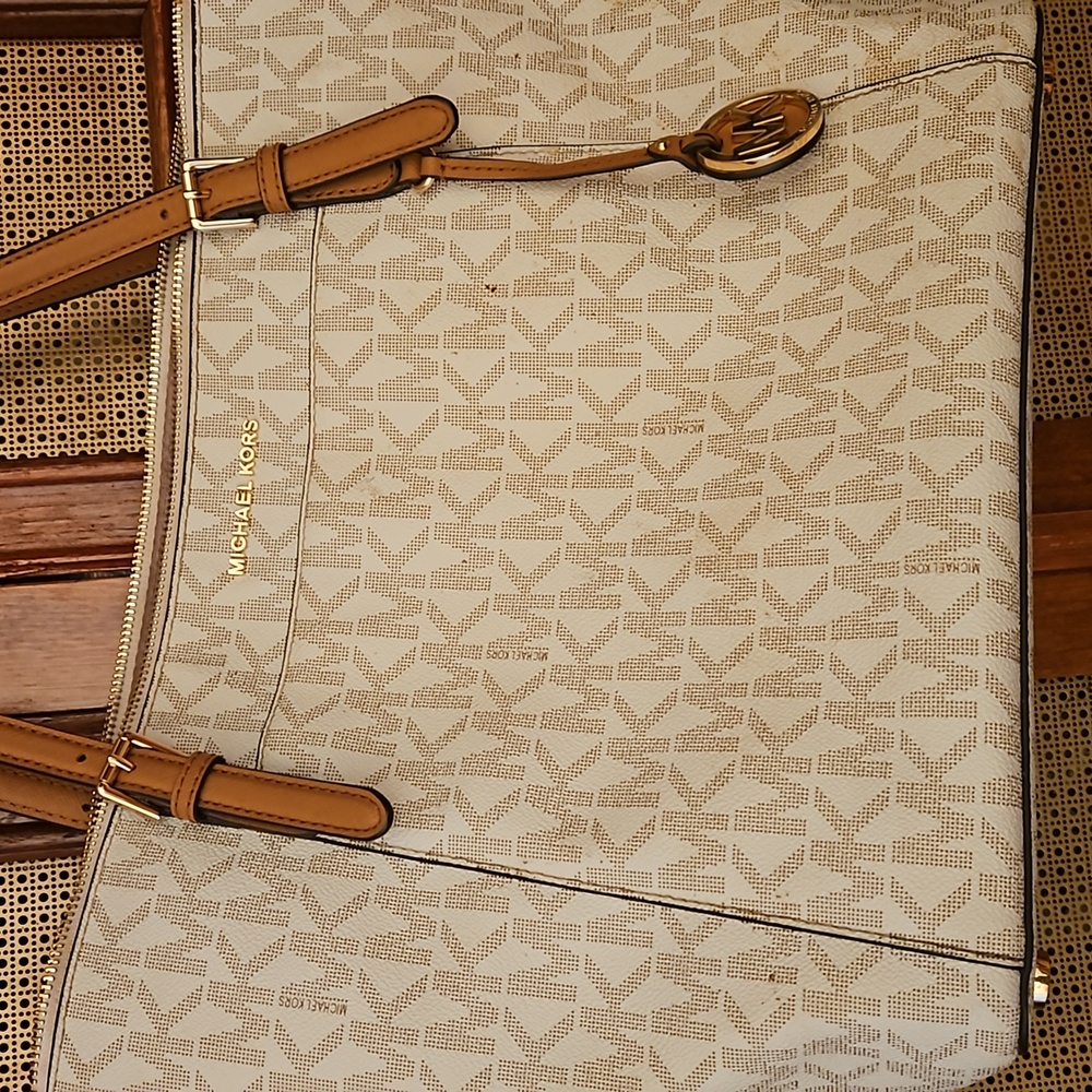 Michael Kors pocket book / tote